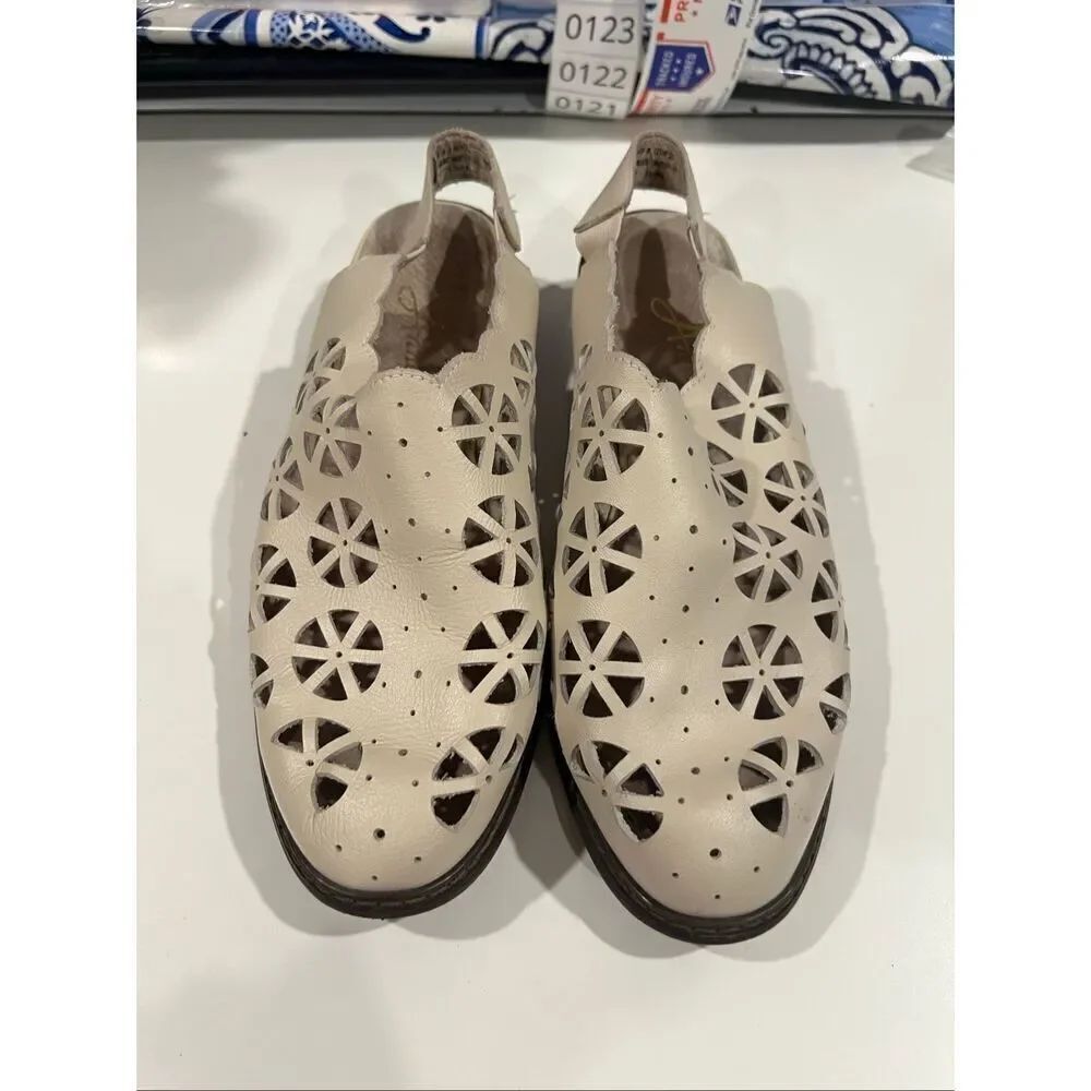 Vintage Annie leather perforated comfort shoes